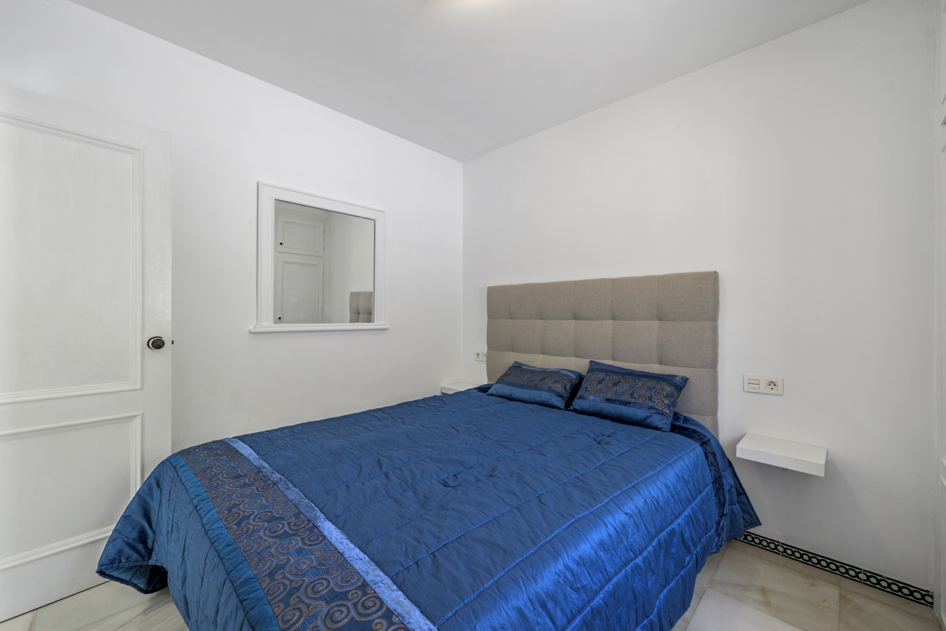 Beachfront Penthouse with Rooftop Terrace in Calahonda — Calahonda