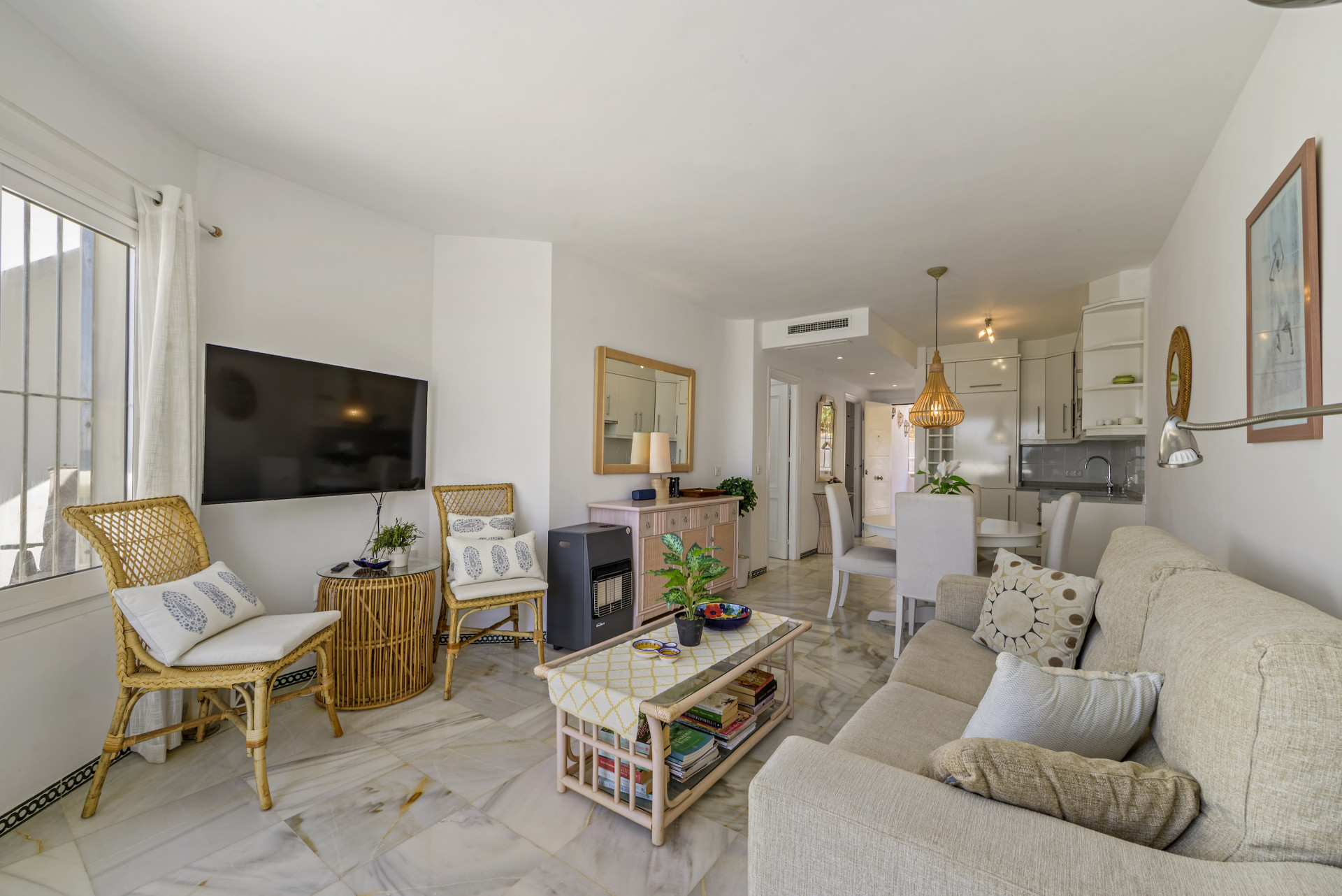 Beachfront Penthouse with Rooftop Terrace in Calahonda — Calahonda