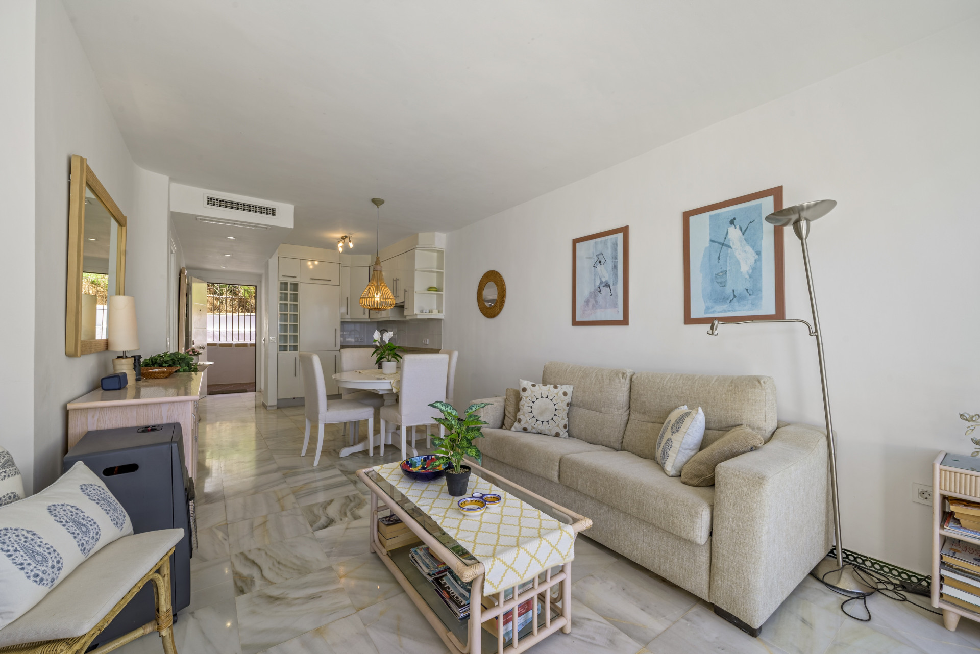 Beachfront Penthouse with Rooftop Terrace in Calahonda — Calahonda