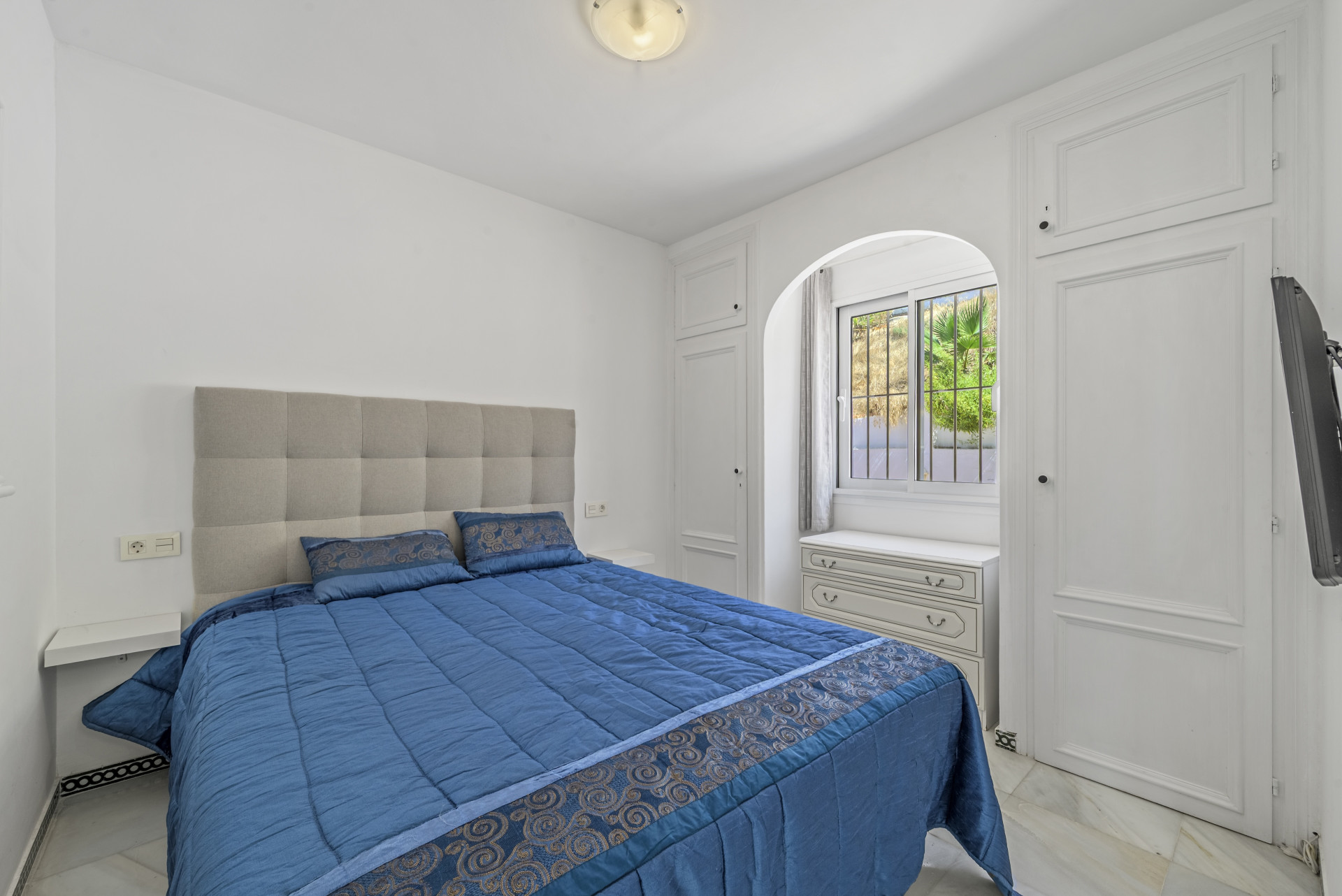 Beachfront Penthouse with Rooftop Terrace in Calahonda — Calahonda
