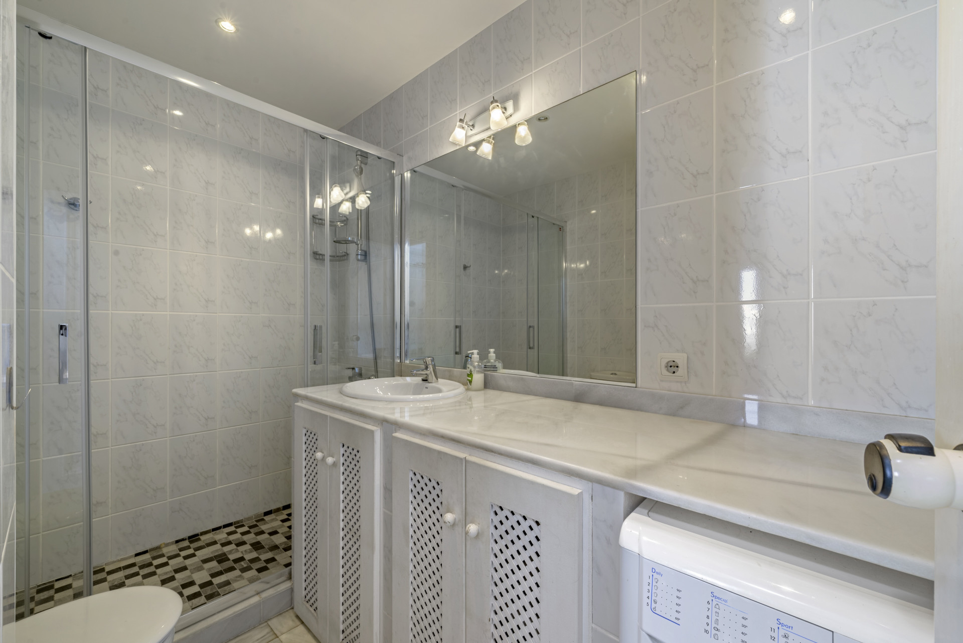 Beachfront Penthouse with Rooftop Terrace in Calahonda — Calahonda