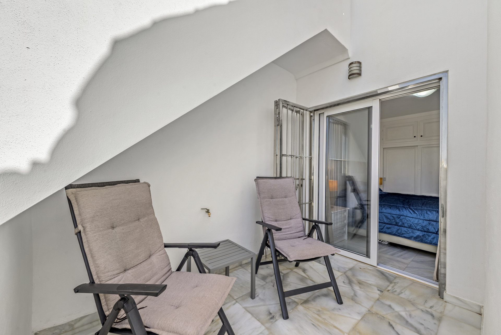 Beachfront Penthouse with Rooftop Terrace in Calahonda — Calahonda
