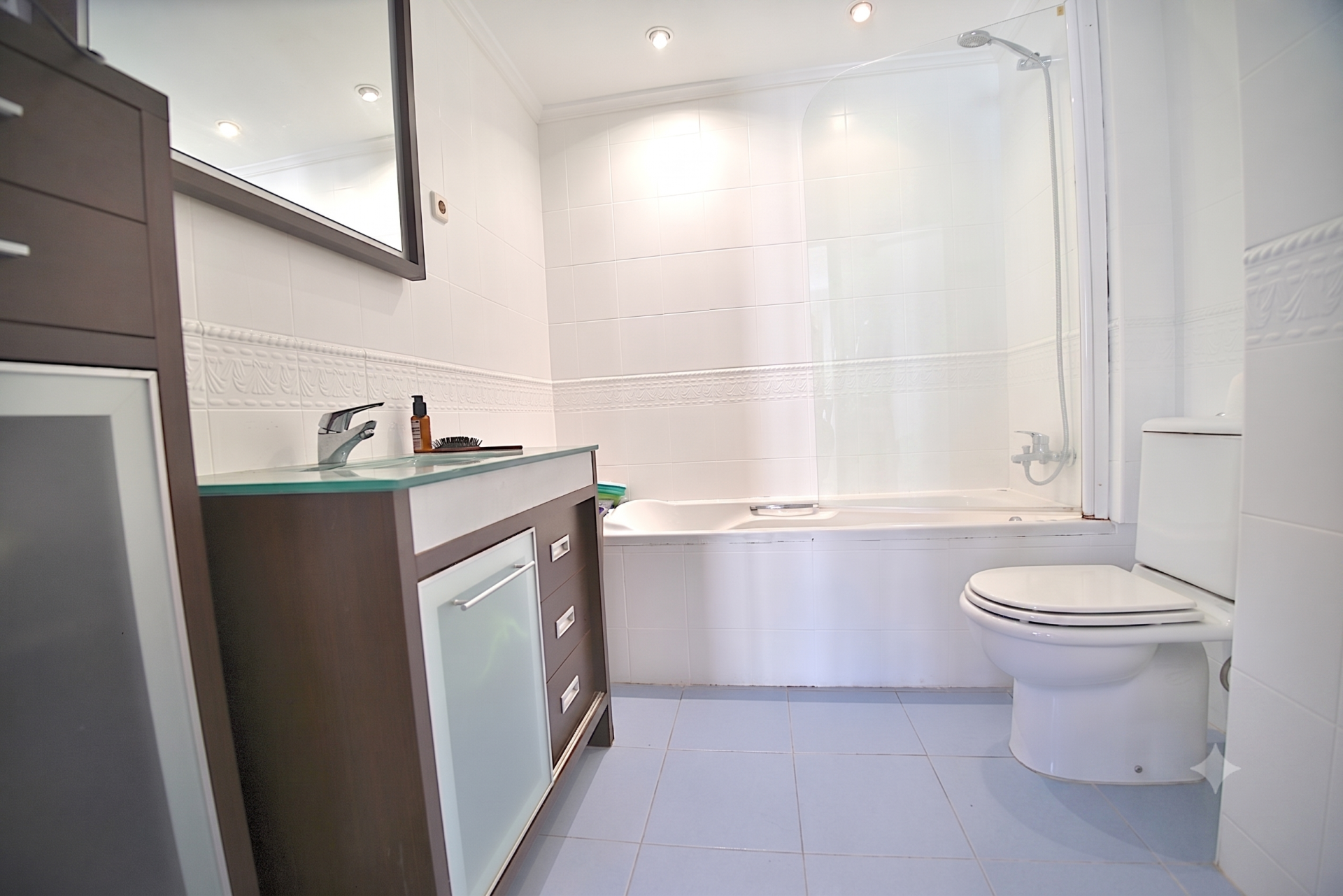 Move-In Ready 2-Bed Apartment Near Torremolinos Centro & Beach — Torremolinos Centro