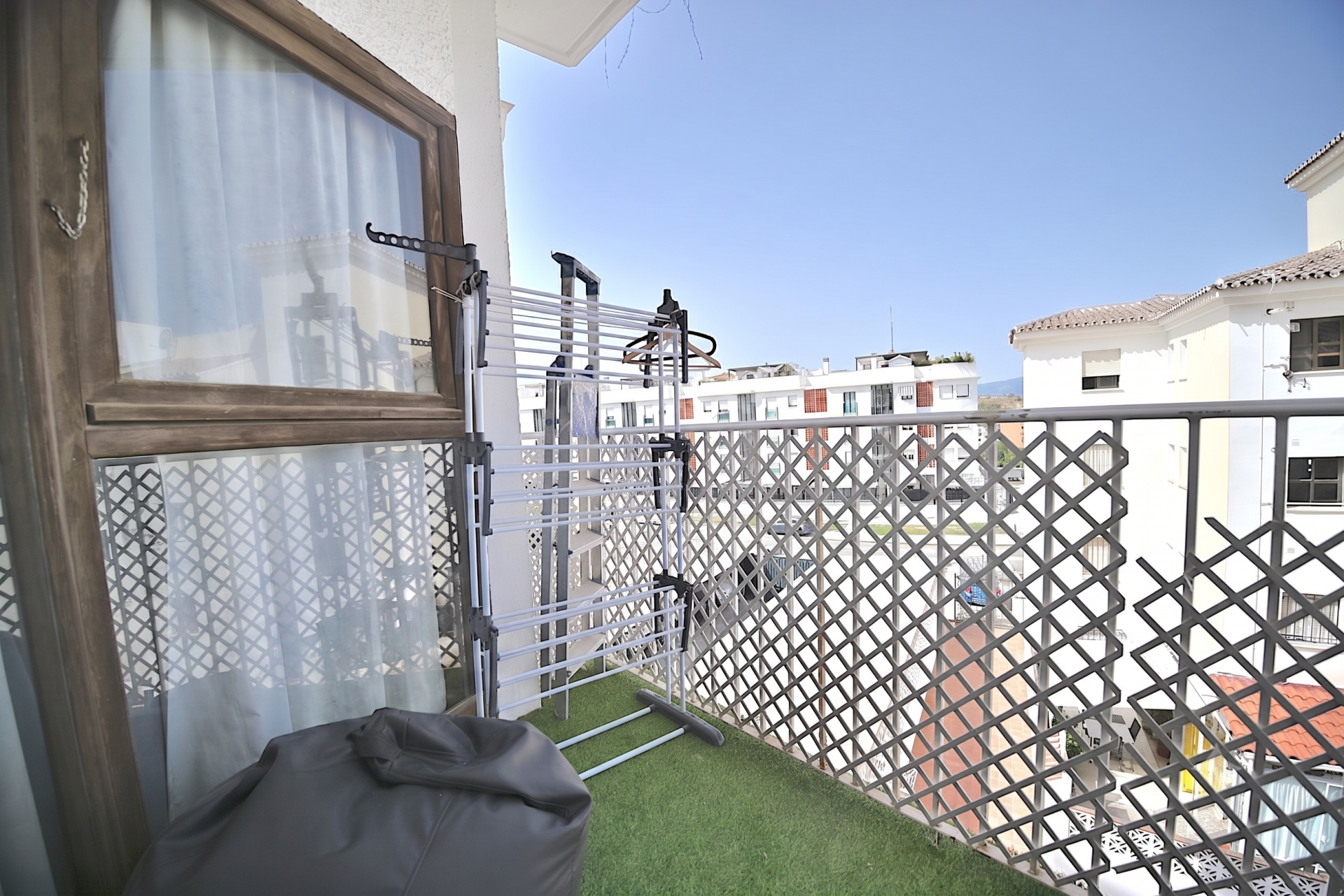 Move-In Ready 2-Bed Apartment Near Torremolinos Centro & Beach — Torremolinos Centro