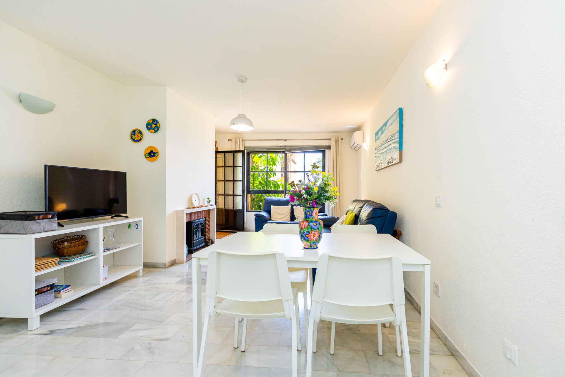Two-Bed Ground Floor Apartment with Sea Views, Calahonda — Calahonda