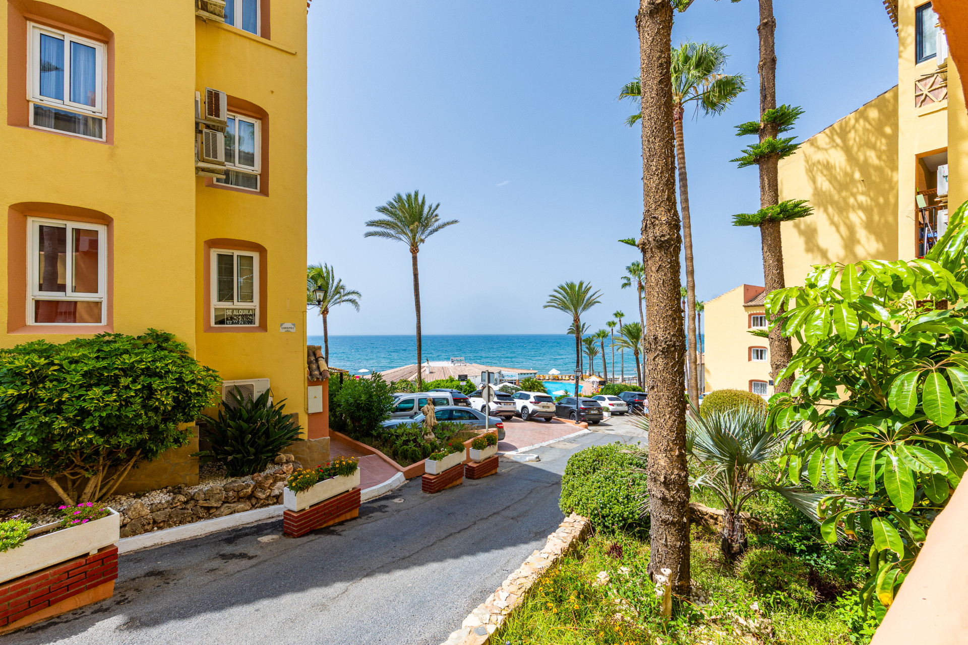 Two-Bed Ground Floor Apartment with Sea Views, Calahonda — Calahonda