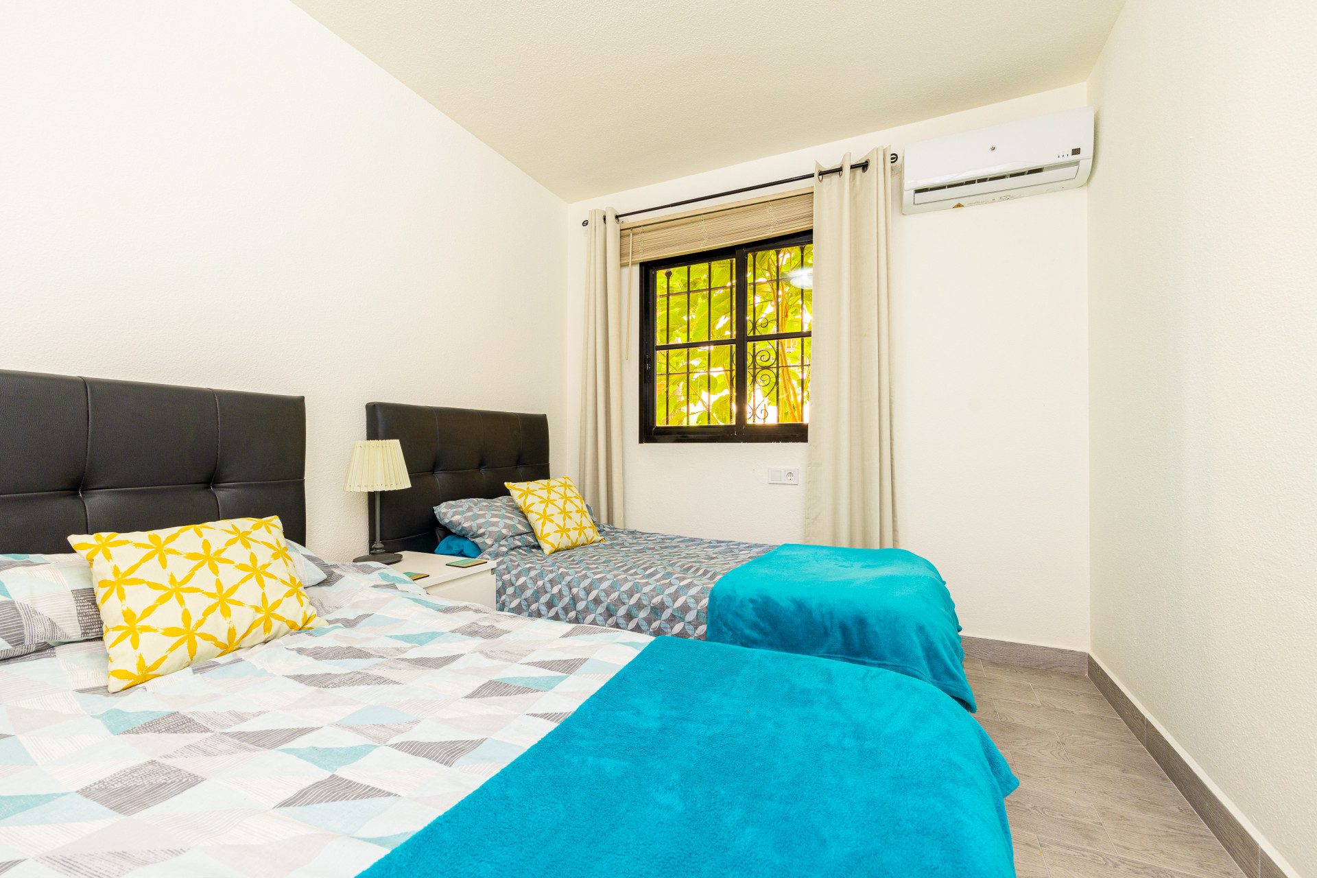 Two-Bed Ground Floor Apartment with Sea Views, Calahonda — Calahonda