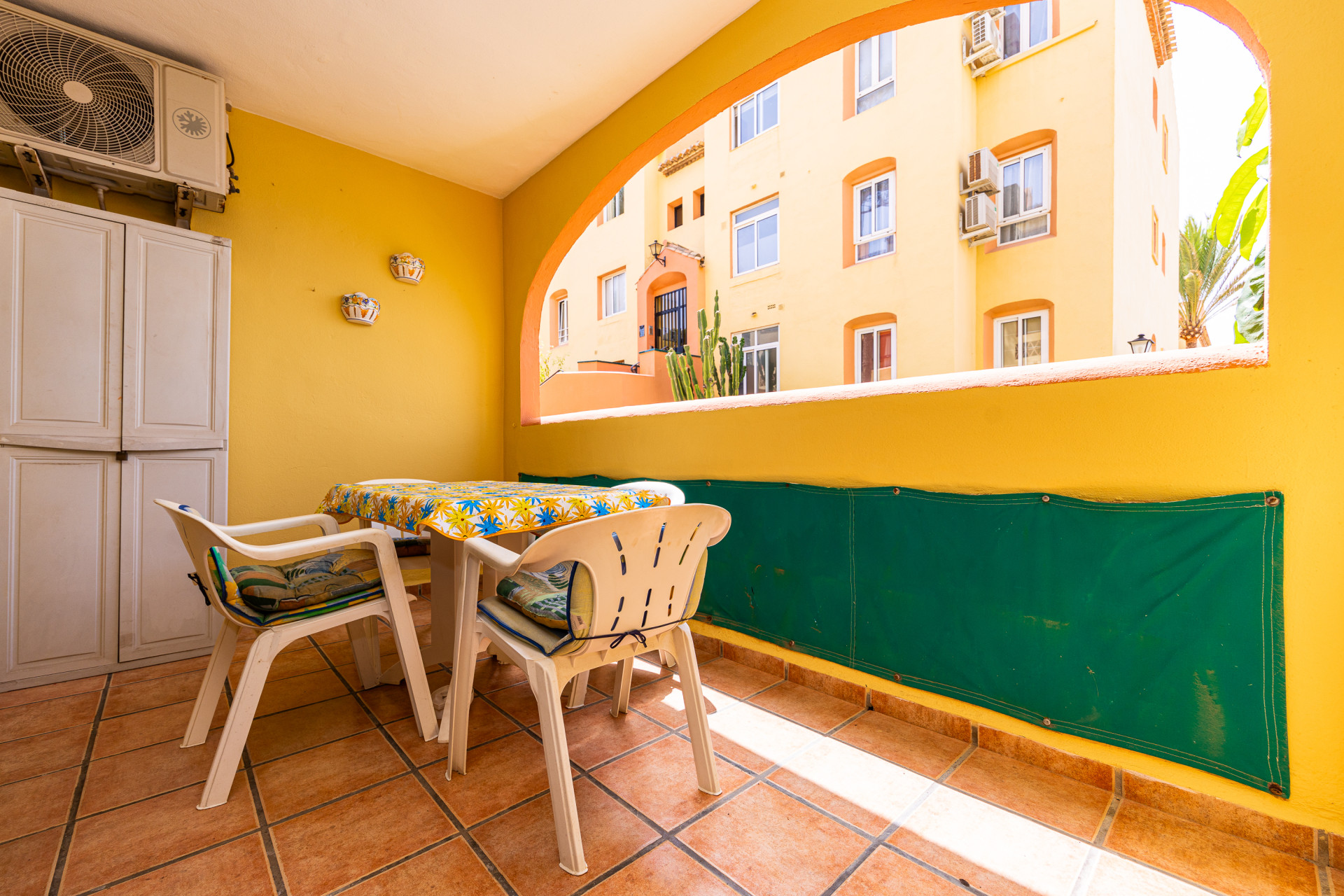 Two-Bed Ground Floor Apartment with Sea Views, Calahonda — Calahonda