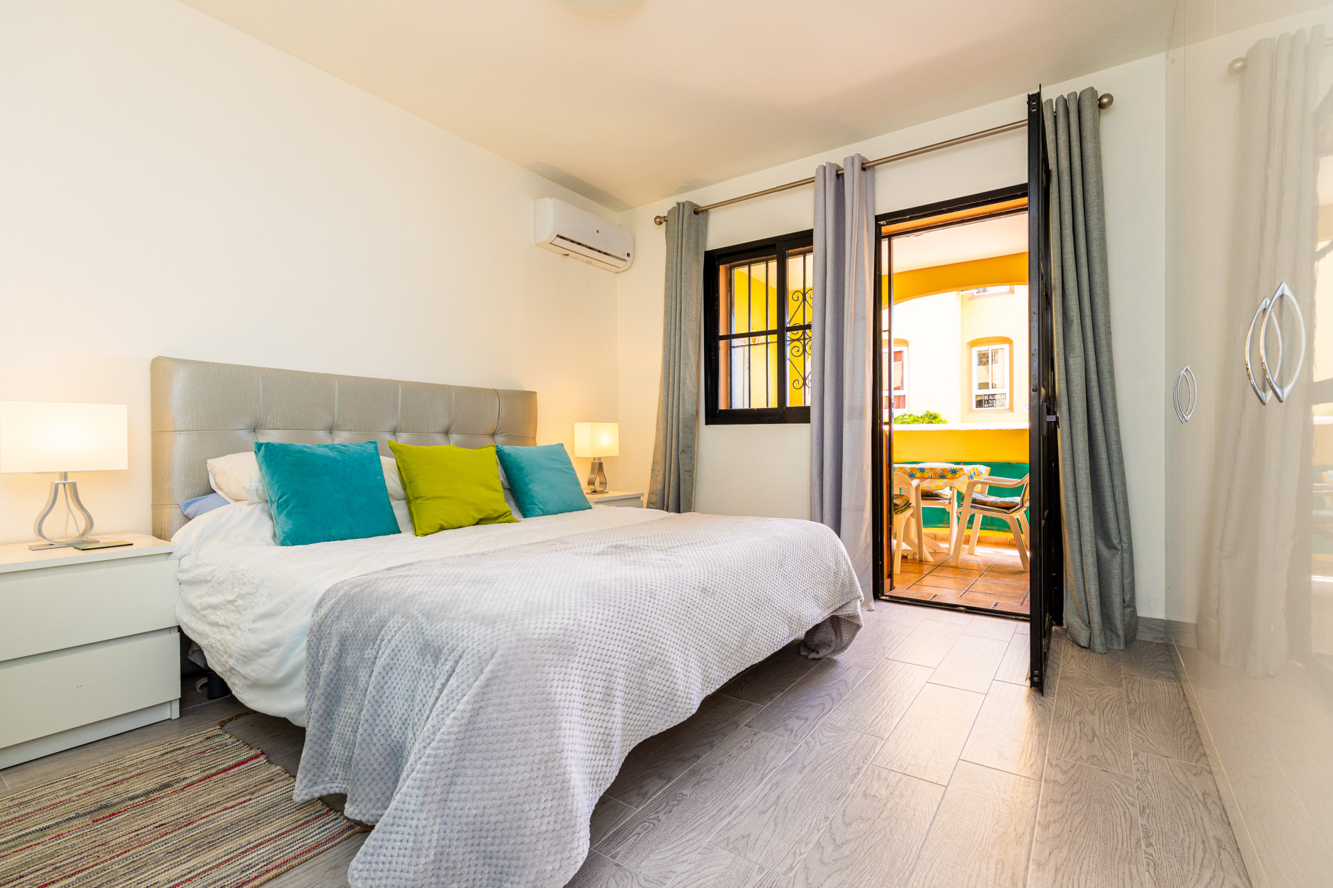 Two-Bed Ground Floor Apartment with Sea Views, Calahonda — Calahonda