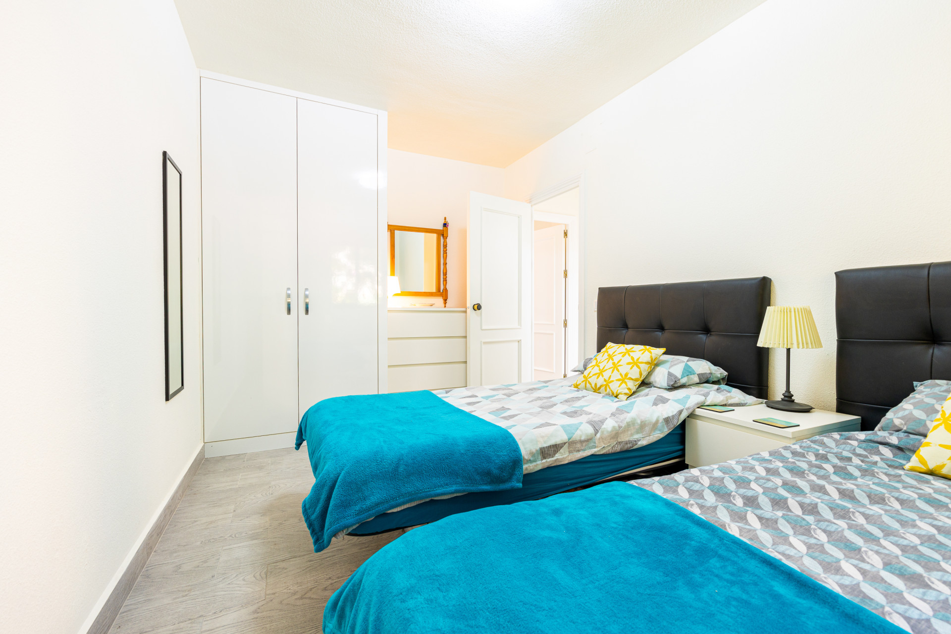 Two-Bed Ground Floor Apartment with Sea Views, Calahonda — Calahonda