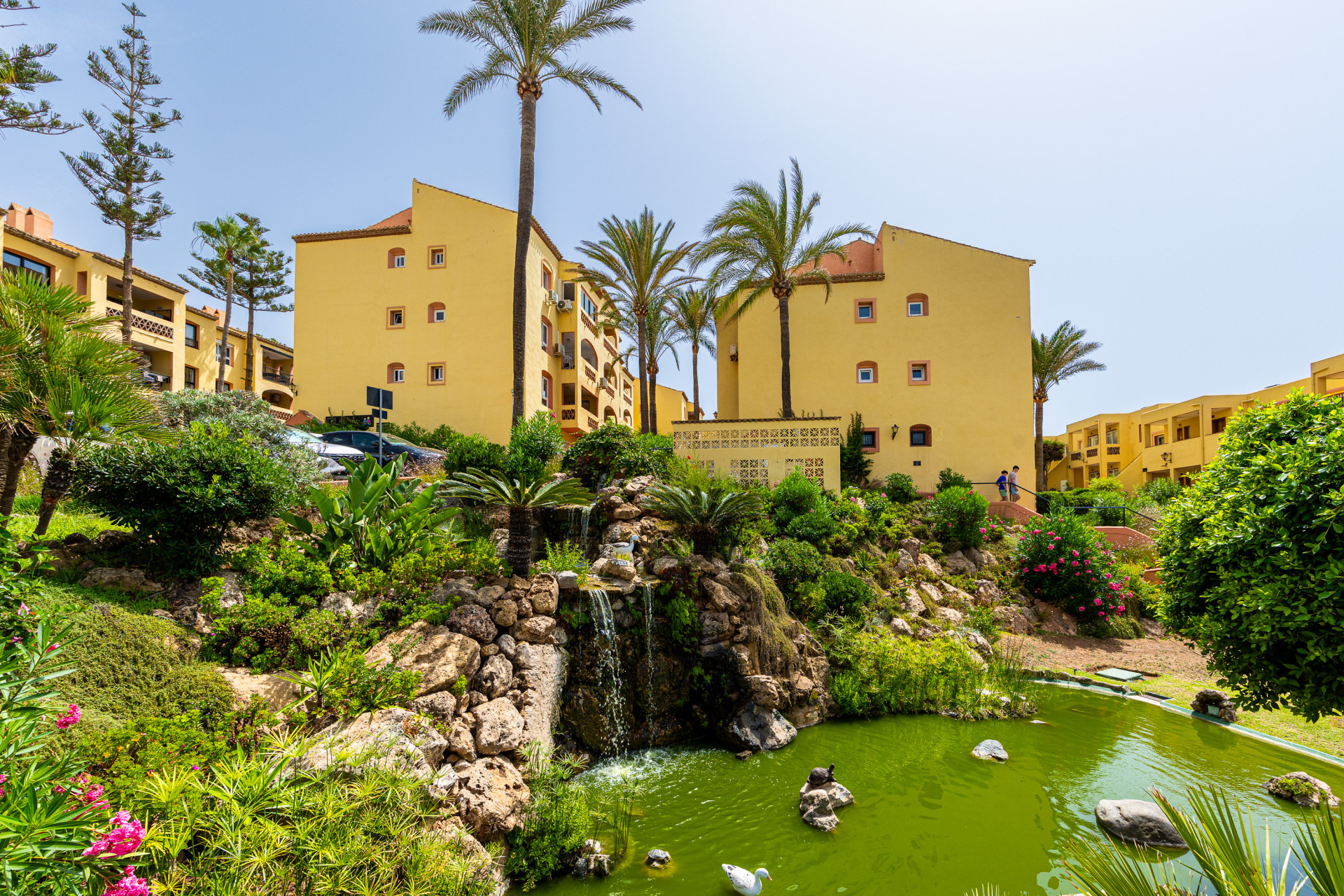 Two-Bed Ground Floor Apartment with Sea Views, Calahonda — Calahonda