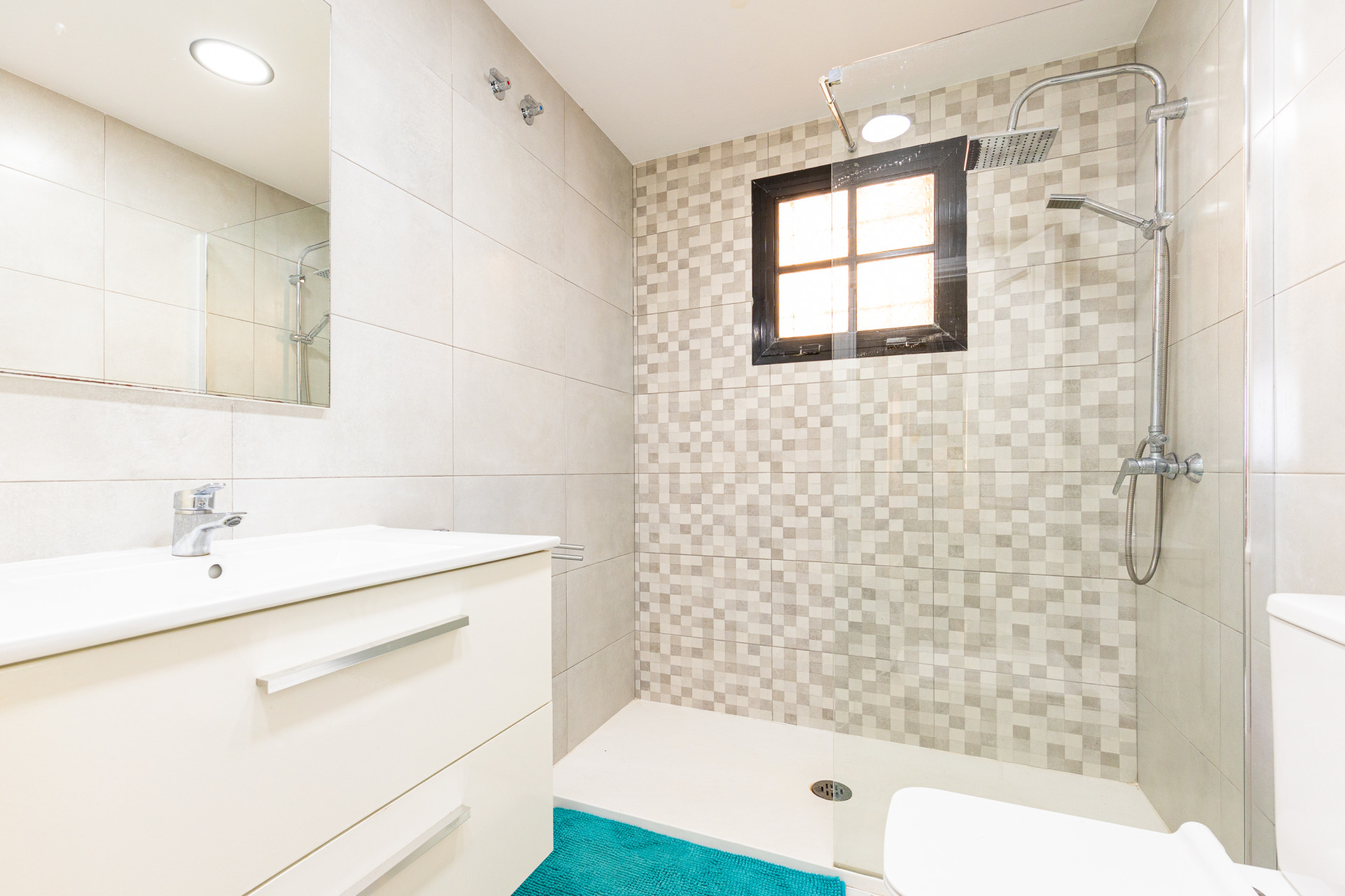 Two-Bed Ground Floor Apartment with Sea Views, Calahonda — Calahonda