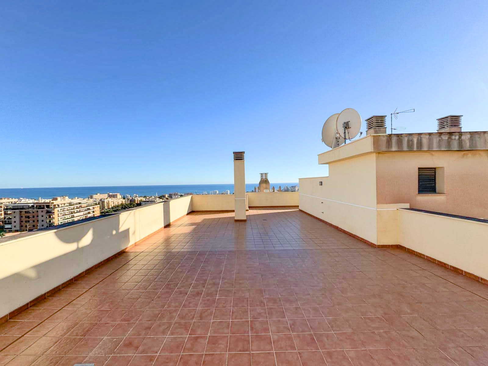 Stunning 4-Bed Penthouse with 224m² Terraces & Solarium, Torremolinos — Torremolinos