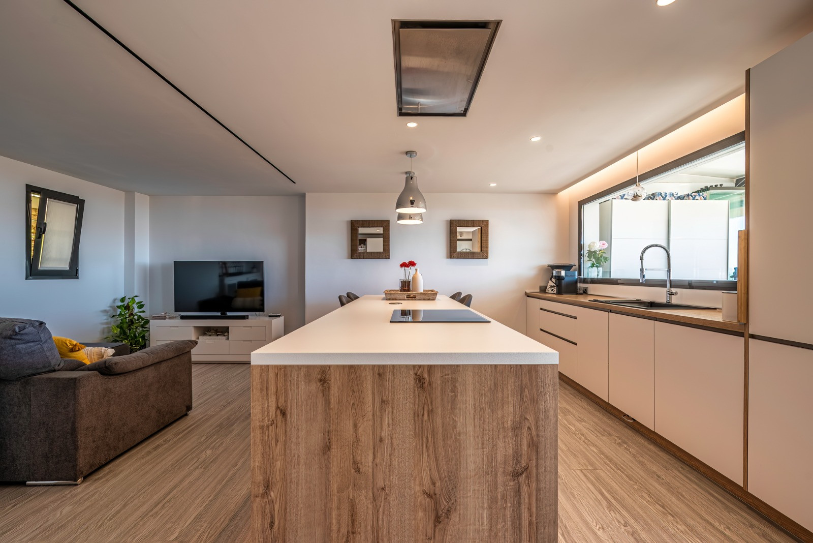 Renovated 3-Bed Sea-View Apartment with Pool in Montealto, Benalmádena — Benalmadena