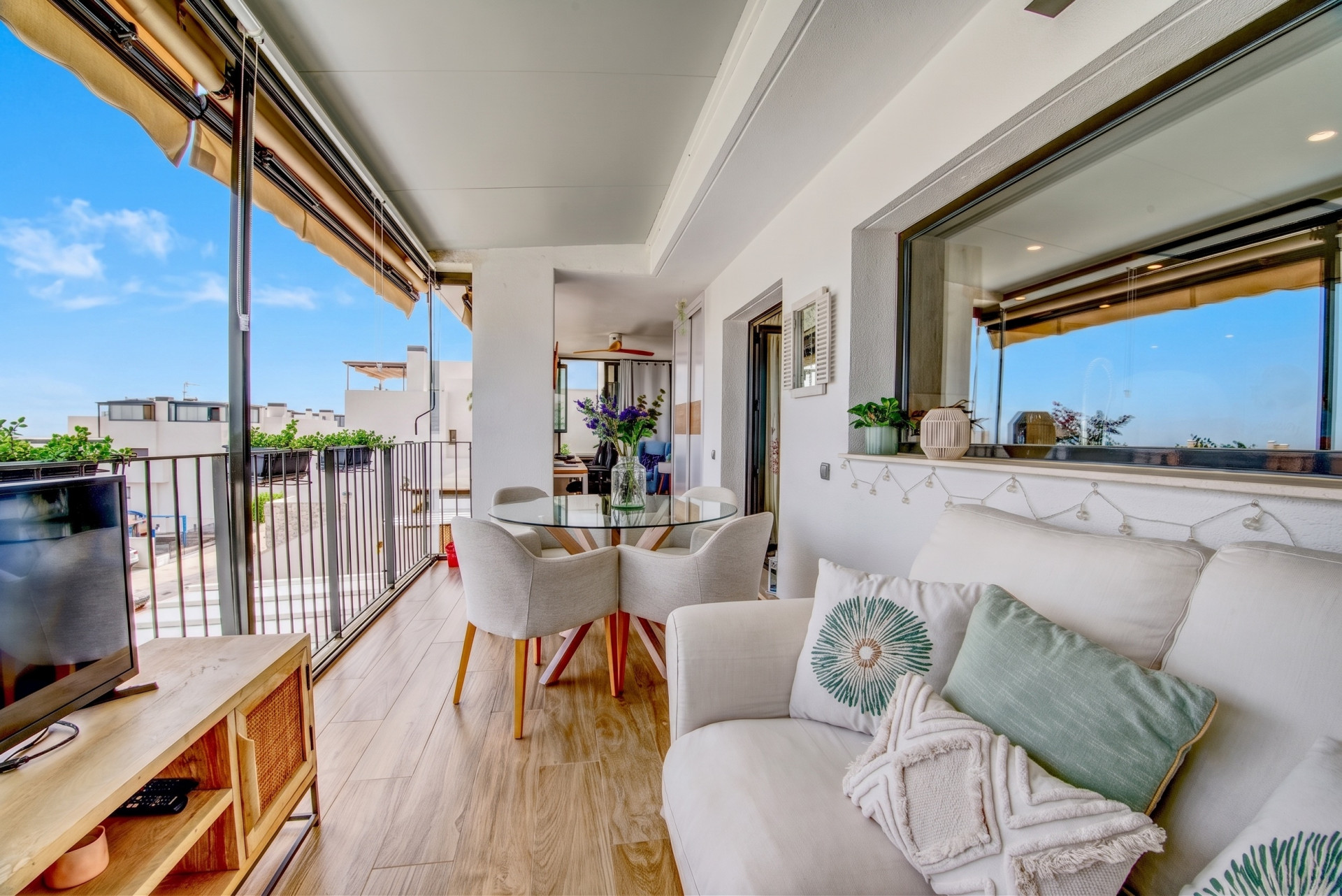 Renovated 3-Bed Sea-View Apartment with Pool in Montealto, Benalmádena — Benalmadena