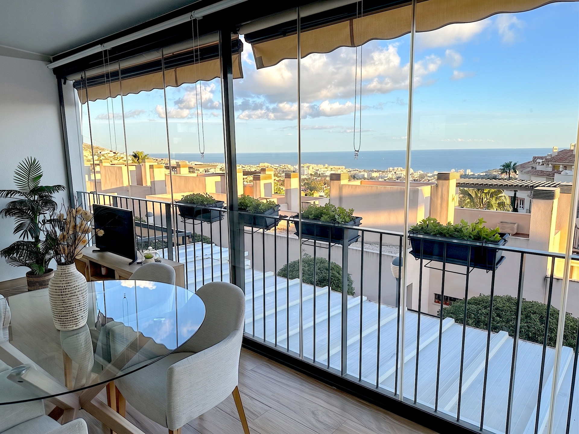 Renovated 3-Bed Sea-View Apartment with Pool in Montealto, Benalmádena — Benalmadena