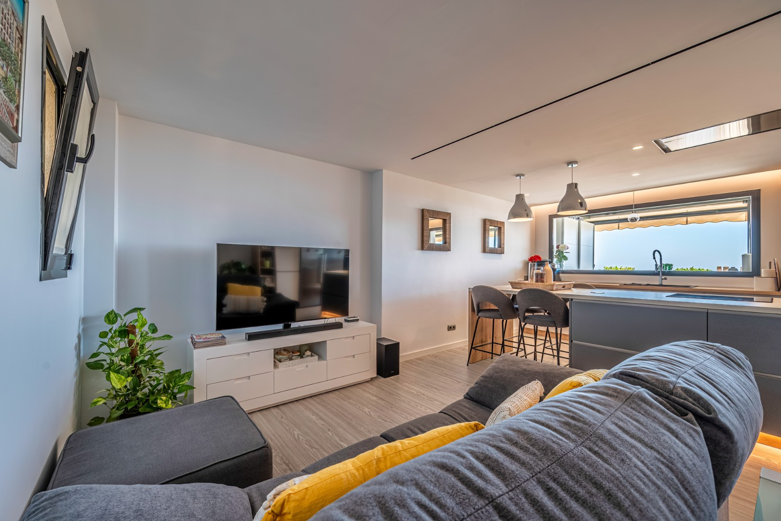 Renovated 3-Bed Sea-View Apartment with Pool in Montealto, Benalmádena — Benalmadena