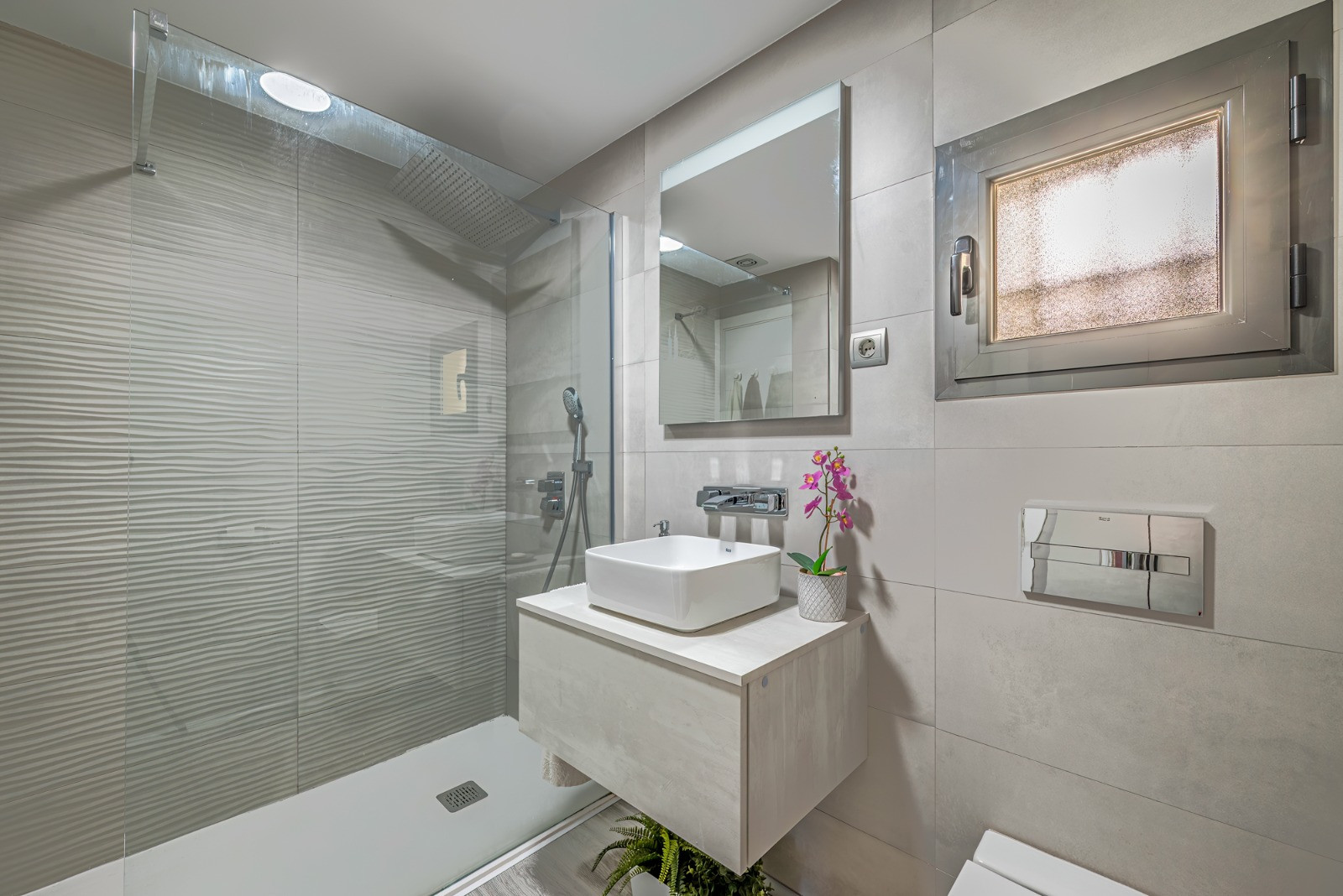 Renovated 3-Bed Sea-View Apartment with Pool in Montealto, Benalmádena — Benalmadena
