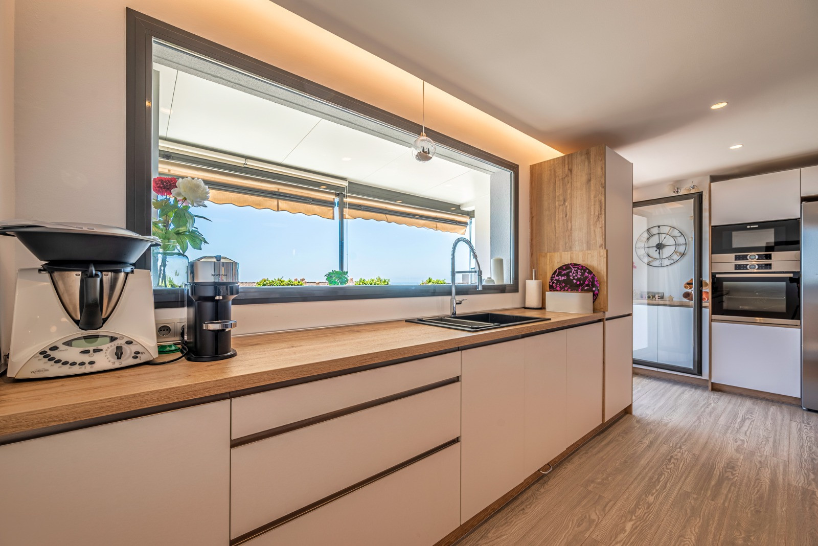 Renovated 3-Bed Sea-View Apartment with Pool in Montealto, Benalmádena — Benalmadena
