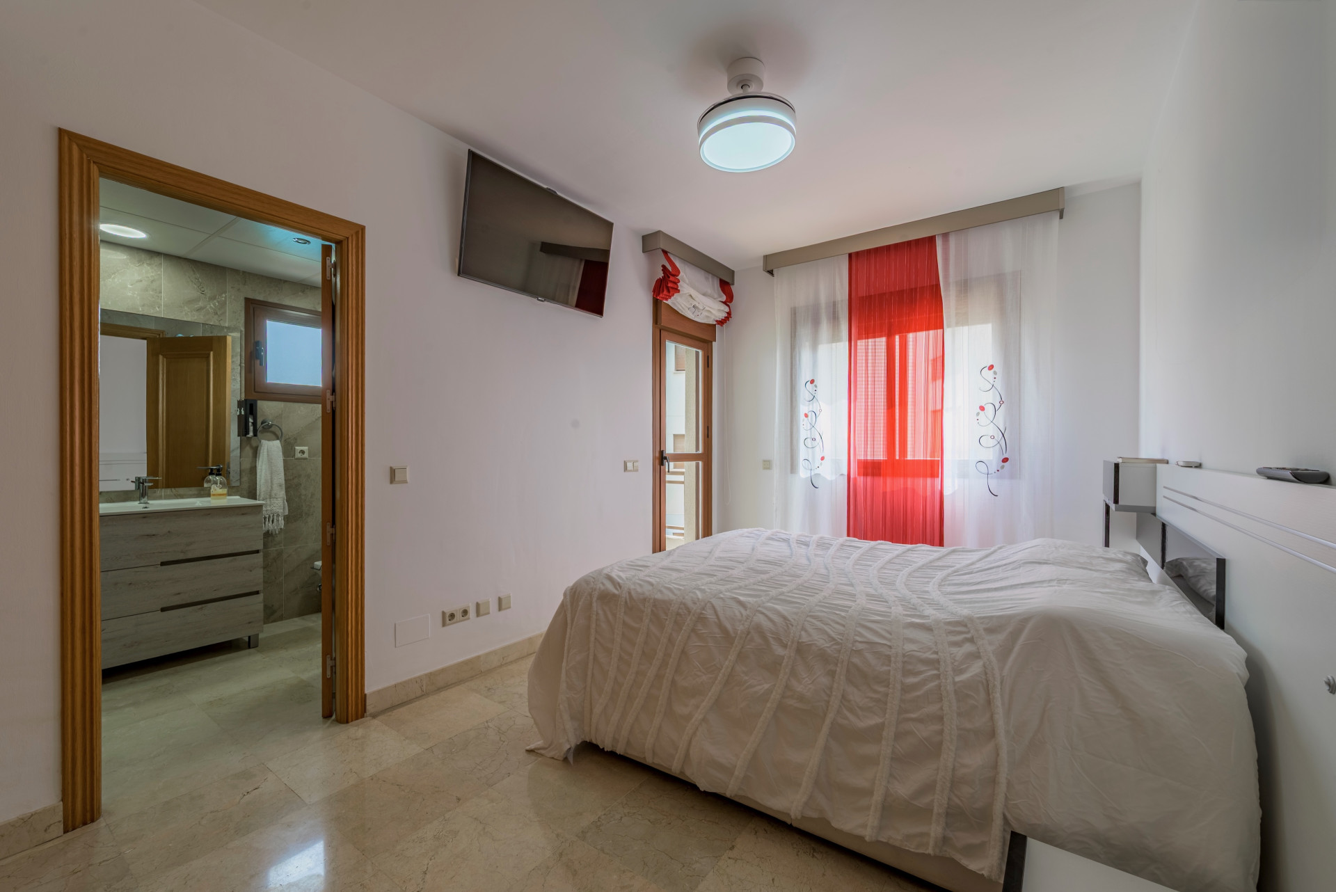 Bright 3-Bed Apartment with Pool in Lomas del Real, Mijas Costa — Mijas Costa