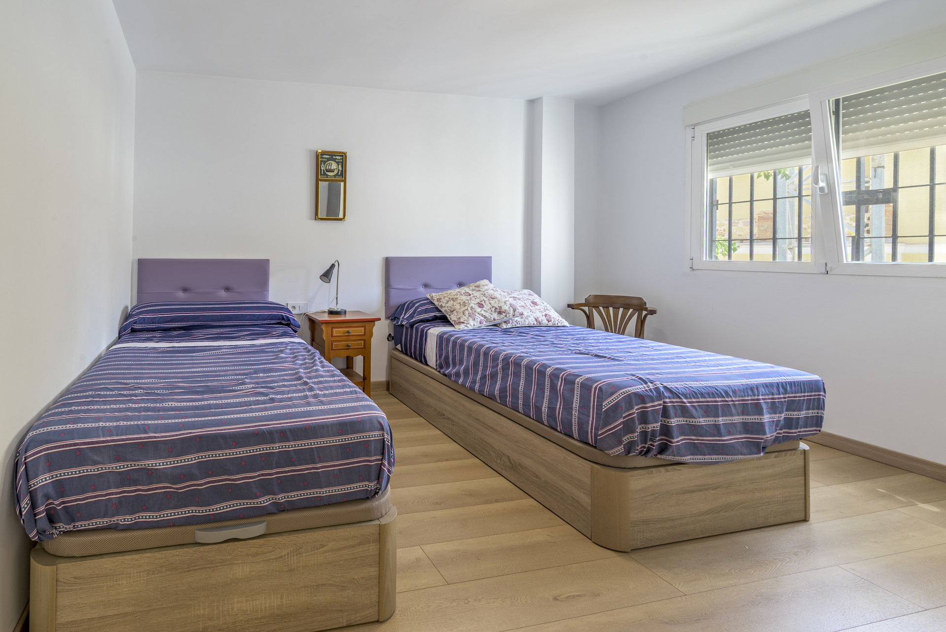 Renovated 3-Bed Apartment with Terrace, Plaza Views – Torremolinos Centro — Torremolinos Centro