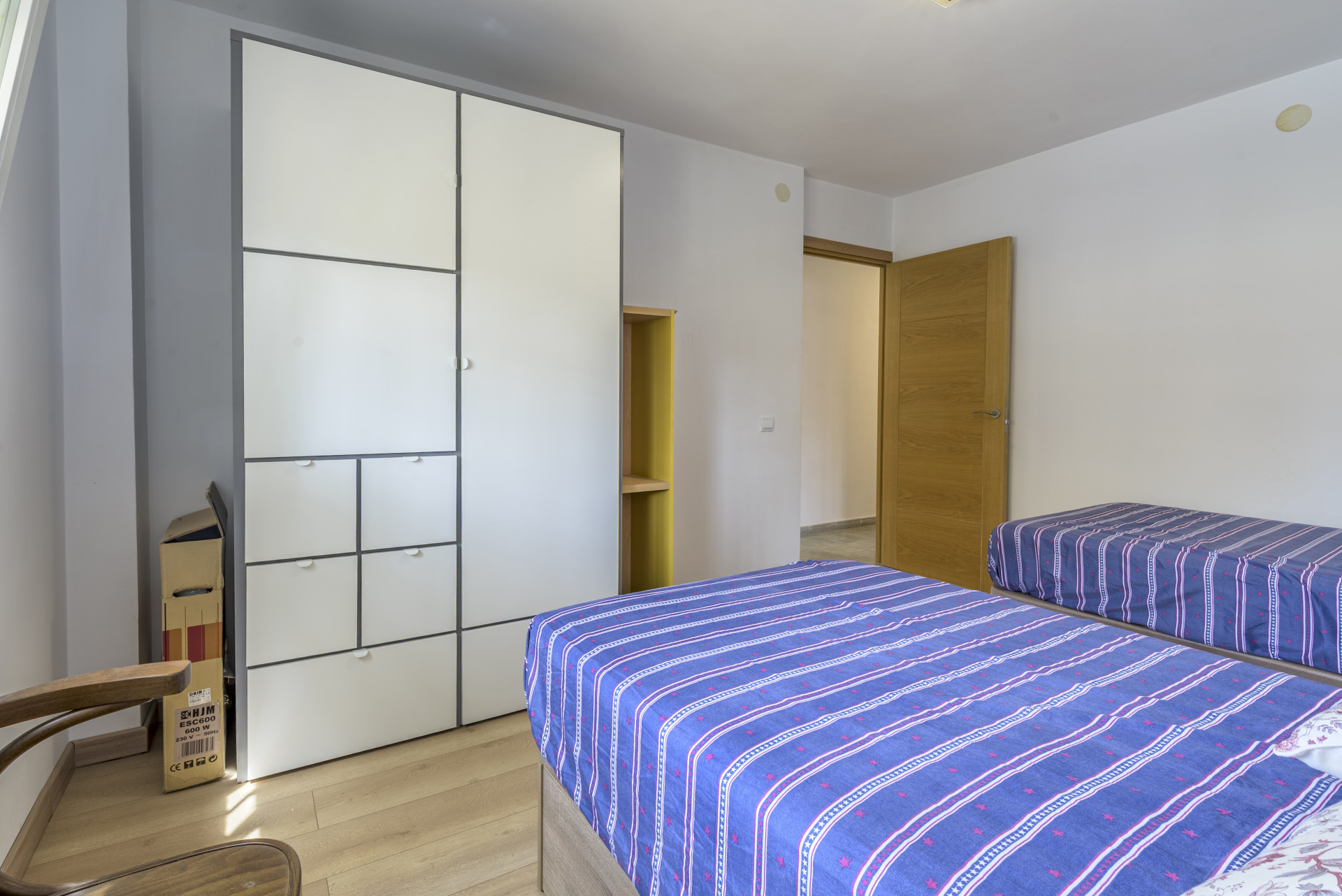 Renovated 3-Bed Apartment with Terrace, Plaza Views – Torremolinos Centro — Torremolinos Centro