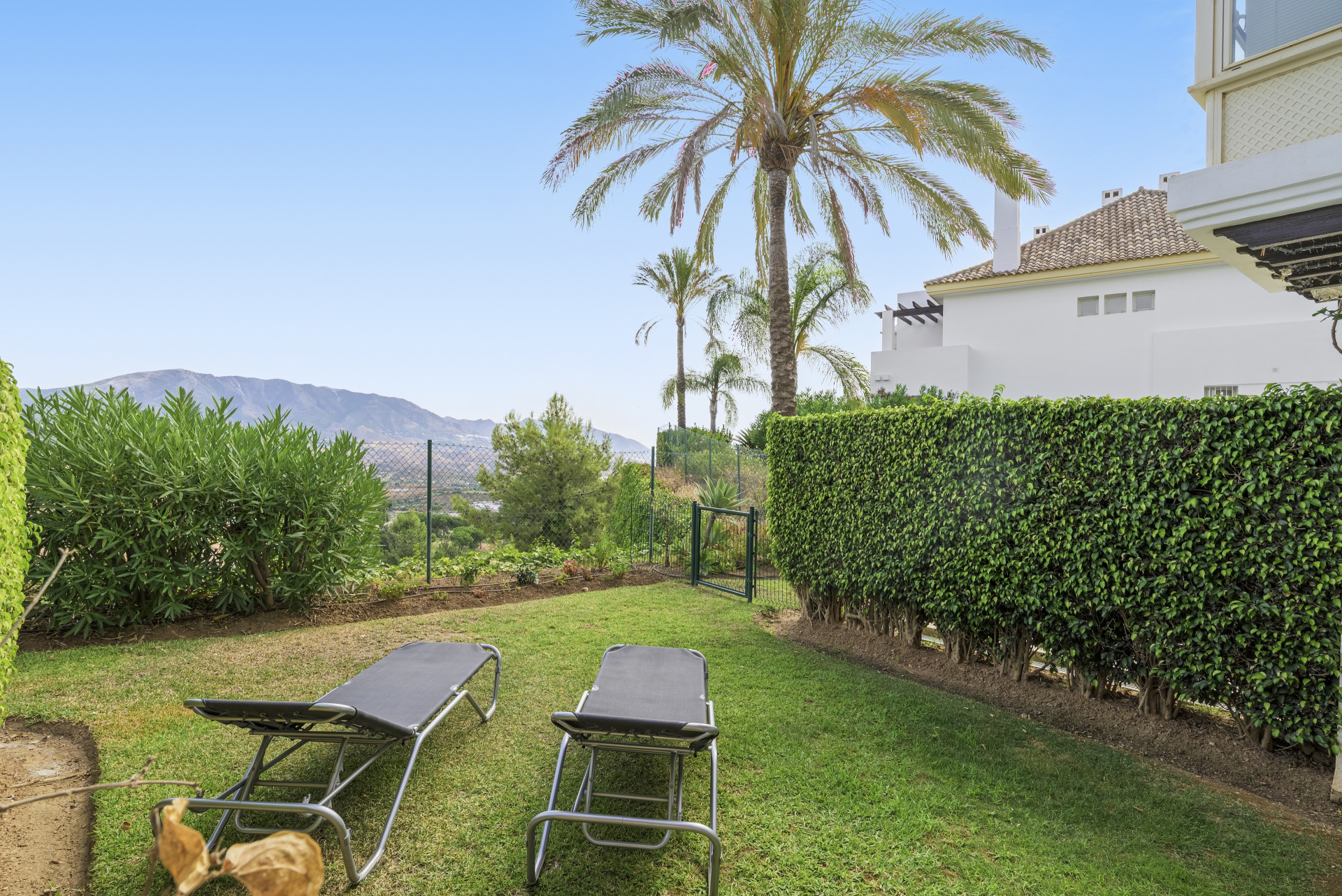 Bright 3-Bed Townhouse with Views & Pool, La Cala Golf Resort — La Cala Golf Resort