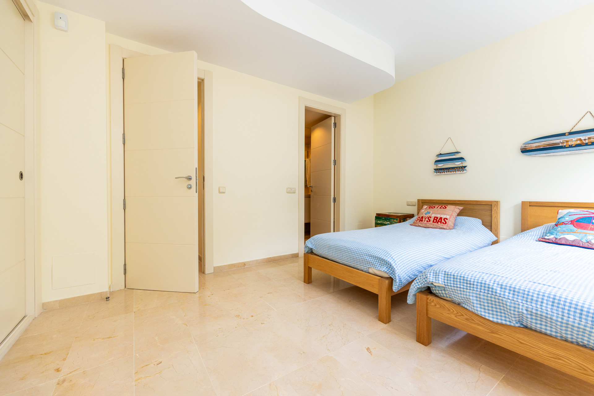Bright 3-Bed Townhouse with Views & Pool, La Cala Golf Resort — La Cala Golf Resort