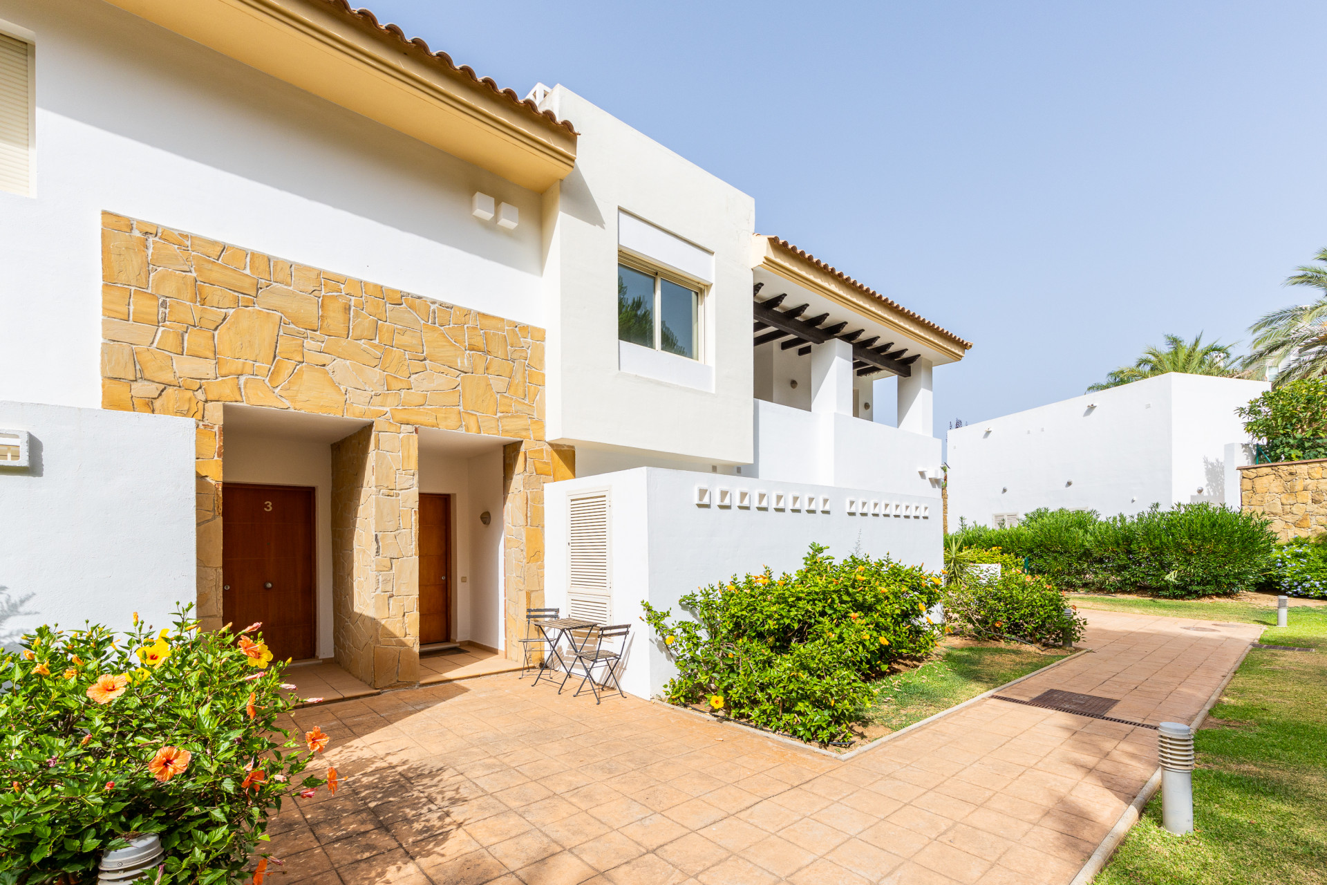 Bright 3-Bed Townhouse with Views & Pool, La Cala Golf Resort — La Cala Golf Resort