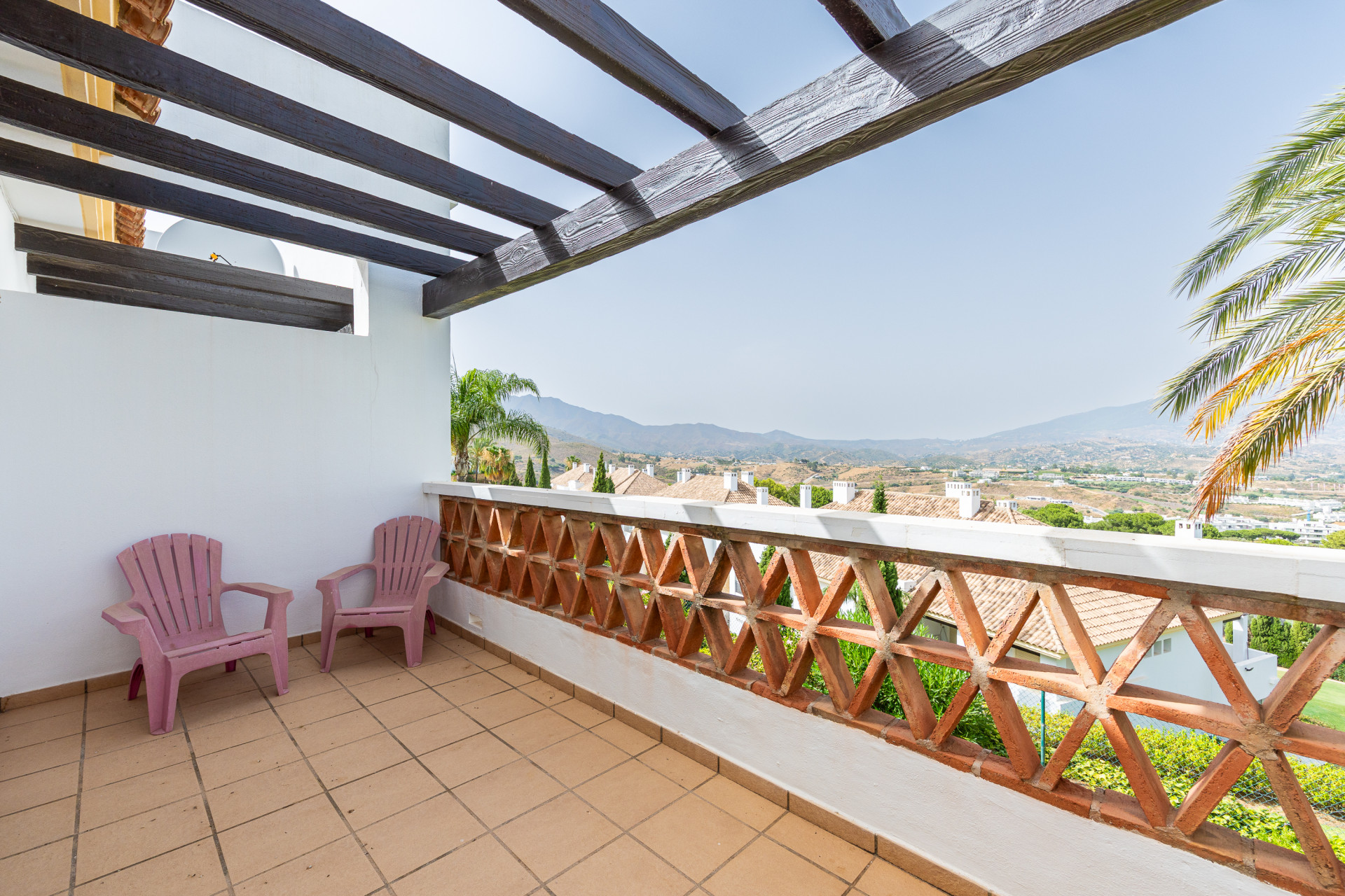 Bright 3-Bed Townhouse with Views & Pool, La Cala Golf Resort — La Cala Golf Resort