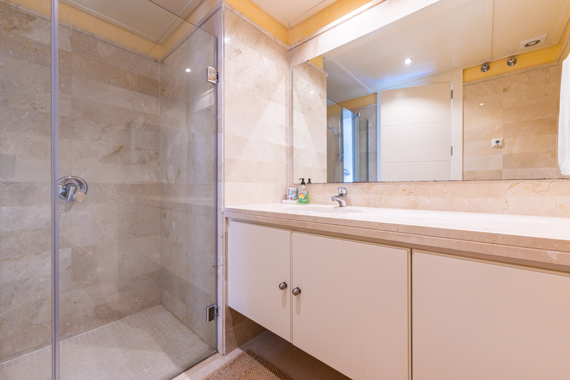 Bright 3-Bed Townhouse with Views & Pool, La Cala Golf Resort — La Cala Golf Resort
