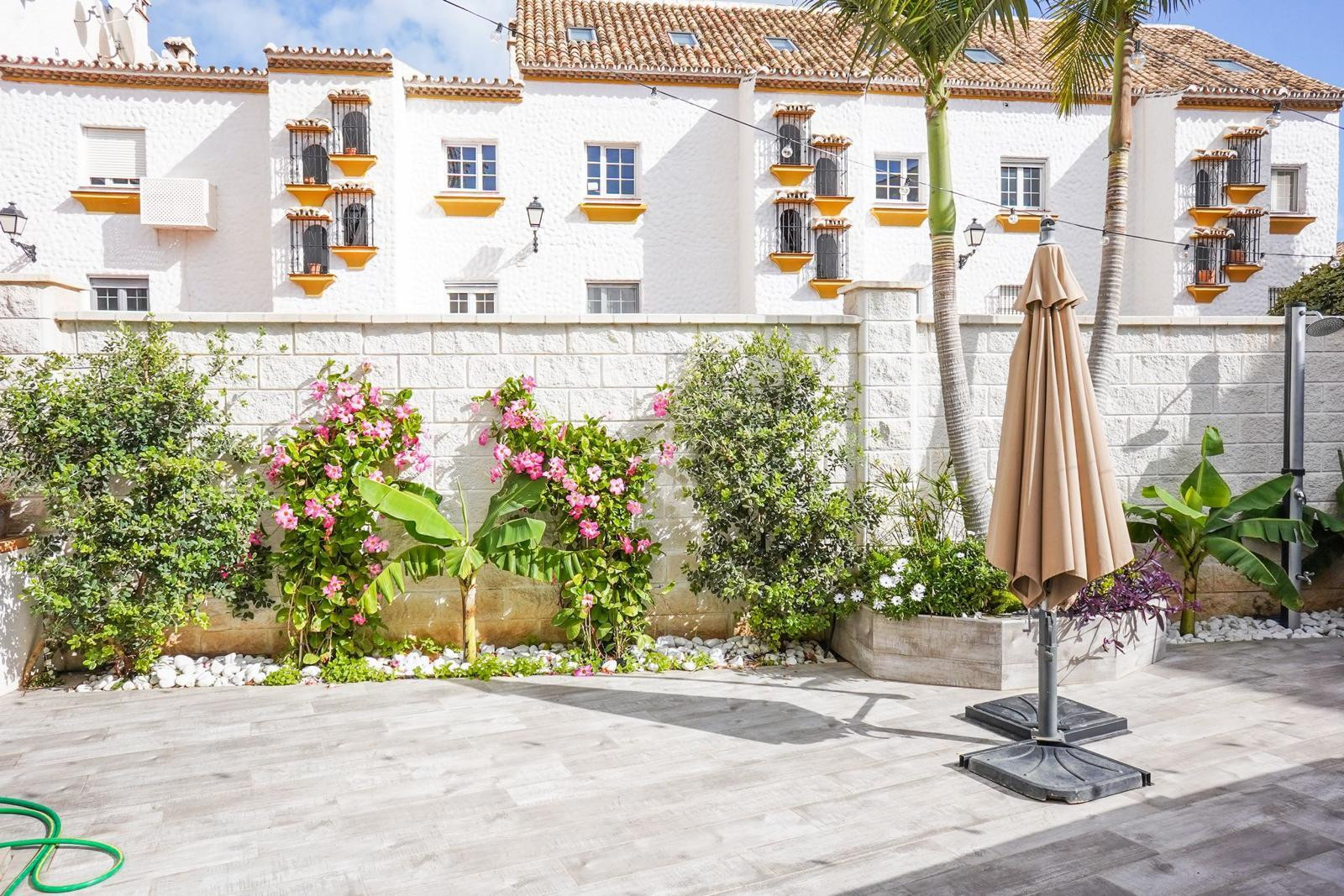 Turn-Key Corner Town House with Pool in Benalmádena Pueblo — Benalmadena Pueblo